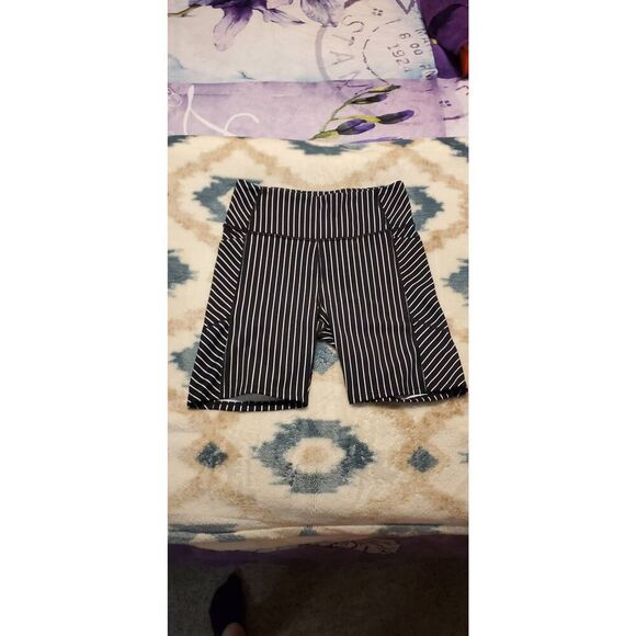 NWOT VICTORIA'S SECRET ESSENTIAL BIKE SHORTS - Picture 6 of 6